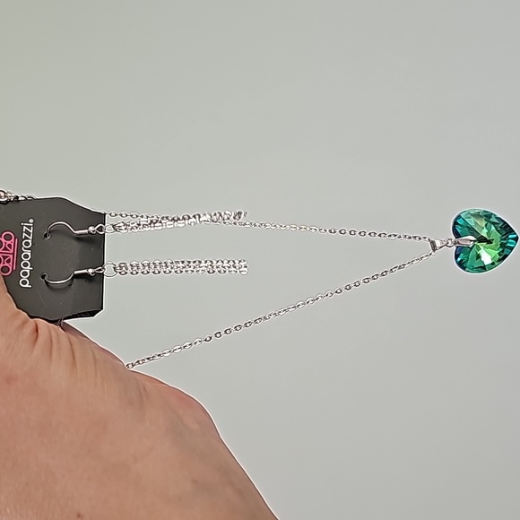 Blue & Green heart pendant, long chain, dangle down chain earrings - Picture 7 of 8